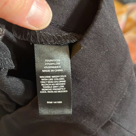 Harve Benard size 8 black stretchy capris -‎ 2317 - Picture 4 of 4